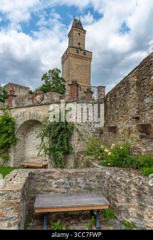 Kronberg Castle ist eine hochmittelalterliche Felsenburg in Kronberg im Taunus Stockfoto