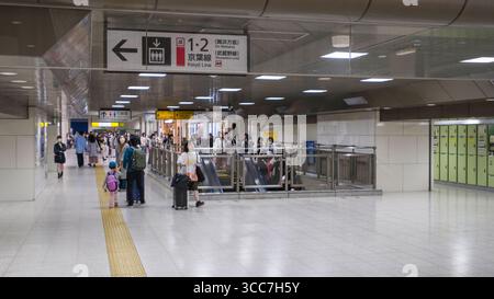 Unterirdische Passage, die die Keiyo-Linie mit dem Bahnhof Tokio, Marunouchi, Chiyoda City, Tokio, Kantō, Honshu, Japan Stockfoto
