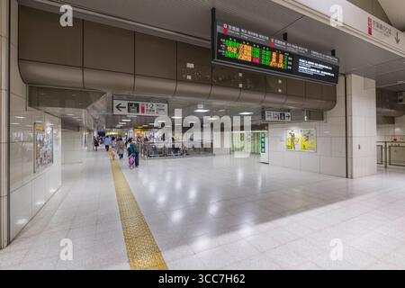 Unterirdische Passage, die die Keiyo-Linie mit dem Bahnhof Tokio, Marunouchi, Chiyoda City, Tokio, Kantō, Honshu, Japan Stockfoto