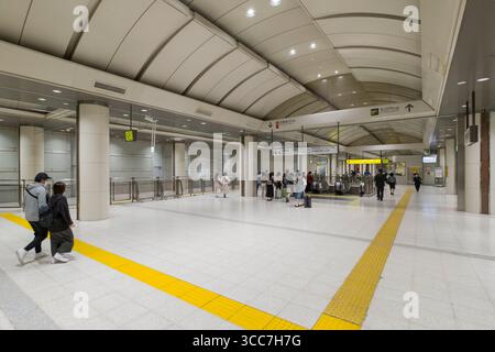Unterirdische Passage, die die Keiyo-Linie mit dem Bahnhof Tokio, Marunouchi, Chiyoda City, Tokio, Kantō, Honshu, Japan Stockfoto
