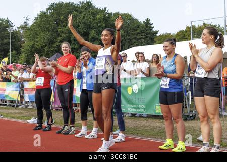 Sint Niklaas, Belgien. August 2025. Der belgische Athlet Nafissatou „Nafi“ Thiam (C) wurde während des belgischen Nafissatou Nafi Thiam während des Speerwerperfestivals in Sint-Niklaas am Sonntag, dem 10. August 2025, aufgenommen. BELGA FOTO NICOLAS MAETERLINCK Credit: Belga News Agency/Alamy Live News Stockfoto