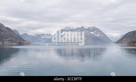 Panoramablick auf die Berge im Prince Christian Sound in Südgrönland Stockfoto