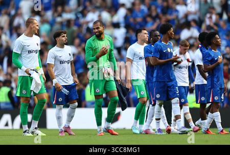 London, Großbritannien. August 2025. Robert Sanchez aus Chelsea und Pedro Neto aus Chelsea während des Fußballspiels Chelsea und AC Mailand, Vorsaison Friendly, Stamford Bridge Stadium, London UK. Quelle: Michael Zemanek Credit: Michael Zemanek/Alamy Live News Stockfoto