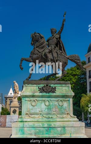 Statue von Mihai Viteazul (Michael der tapfere) auf dem Universitätsplatz in Bukarest, Rumänien Stockfoto