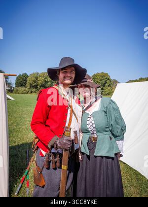 Der Sealed Knot führte den Bürgerkrieg von Culcheth im 17. Jahrhundert in Cheshire nach, in dem Royalisten und Parlamentarier in der Schlacht zusammenstießen. Stockfoto