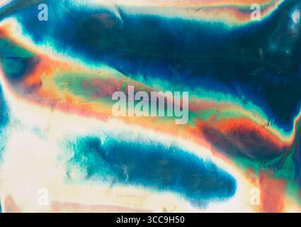 Gradientenundienten. Staub kratzt Geräusche. Farbige Folie mit reflektierender Textur. Fantasy Licht Flare Kurve Verzerrung Hintergrund. Stockfoto