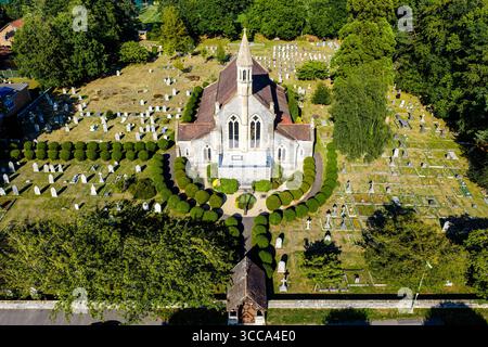 Aus der Vogelperspektive auf der Church Rd, Warsash, Southampton, mit historischer Architektur und malerischer Umgebung. Stockfoto