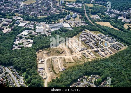 Eine Luftaufnahme des neuen Wohnhauses in einem alten Steinbruch in Horsforth, Nord-Leeds, West Yorkshire, Nordengland Stockfoto