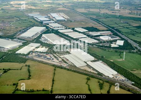 Das so genannte Golden Triangle Rugby Gateway, das große Verteilereinheiten in der Nähe von Rugby, West Midlands, Zentralengland, nahe J1 M6 Stockfoto