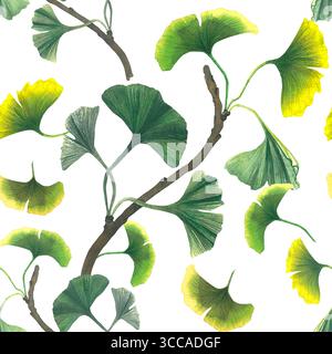 Ginkgo-Zweig. Nahtloses Muster auf transparentem Hintergrund. Aquarelldarstellung von Ginkgo biloba-Zweigen mit Blättern. Für Textilien, Design Stockfoto
