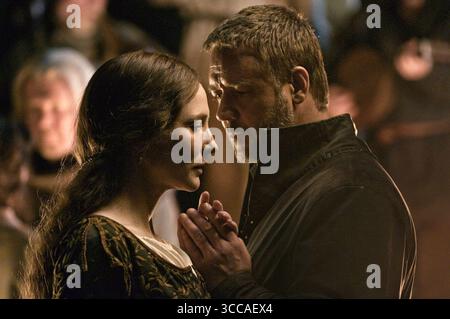 Robin Hood ist ein historischer Actionfilm aus dem Jahr 2010, der auf der Robin Hood-Legende von Ridley Scott basiert und in den Hauptrollen Russell Crowe, Cate Blanchett, William Hurt, Mark Strong, Mark Addy, Oscar Isaac, Danny Huston, Eileen Atkins und Max von Sydow. Stockfoto