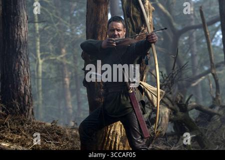 Robin Hood ist ein historischer Actionfilm aus dem Jahr 2010, der auf der Robin Hood-Legende von Ridley Scott basiert und in den Hauptrollen Russell Crowe, Cate Blanchett, William Hurt, Mark Strong, Mark Addy, Oscar Isaac, Danny Huston, Eileen Atkins und Max von Sydow. Stockfoto