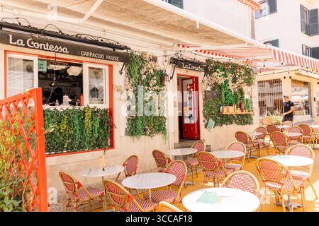 Sitzplätze im Freien im La Contessa Carpaccio House in Cascais Stockfoto