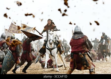 Robin Hood ist ein historischer Actionfilm aus dem Jahr 2010, der auf der Robin Hood-Legende von Ridley Scott basiert und in den Hauptrollen Russell Crowe, Cate Blanchett, William Hurt, Mark Strong, Mark Addy, Oscar Isaac, Danny Huston, Eileen Atkins und Max von Sydow. Stockfoto