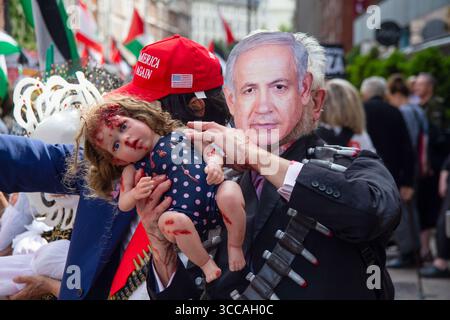 Palästinensische Solidaritätskampagne nationaler marsch vom Russell Square durch das Zentrum Londons zur Downing Street, um gegen Israels Krieg gegen Gaza zu protestieren. Stockfoto