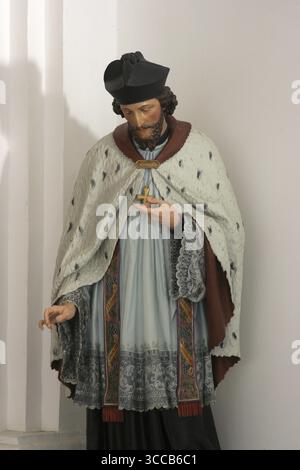 Statue des Hl. Johannes von Nepomuk auf dem Hauptaltar in der Kirche des Heiligen Kreuzes in Rovinj, Kroatien Stockfoto