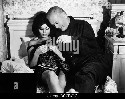 7. Dezember 2022: Dahlia Lavi, Curd Jurgens, am Set des österreichischen Films, ''They're Too Much'', Originaltitel: ''DM-Killer'', Nora-Filmverleih, 1964 (Credit Image: © JT Vintage/Glasshouse via ZUMA Press Wire) Stockfoto