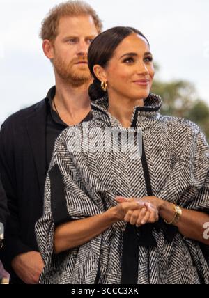 22. September 2023, Santa Barbara, Kalifornien, USA: PRINZ HARRY und Prinzessin MEGHAN MARKLE, der Herzog und die Herzogin von Sussex, sind auf Kevin Costners Anwesen am Meer und überreichen die königliche Behandlung der Gewinner des One805 Heart of the Community Award beim One805 Live Concert in Santa Barbara am 22. September 2023, einer jährlichen, millionenschweren Spendenaktion zur Unterstützung von Ersthelfern des Santa Barbara County, darunter Polizei, Feuerwehr und Suche. (Bild: © Amy Katz/ZUMA Press Wire) Stockfoto