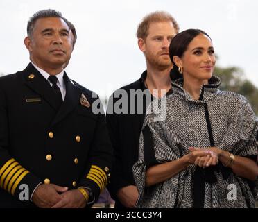 22. September 2023, Santa Barbara, Kalifornien, USA: Prinz Harry und Prinzessin Meghan Markle, der Herzog und die Herzogin von Sussex, zusammen mit Kristen Cavendish Weston-Smith, befinden sich auf Kevin Costnerâ’ â Anwesen am Meer und schenken den Gewinnern des One805 Heart of the Community Award beim One805 Live Concert in Santa Barbara am 22. September 2023, einem jährlichen, mehrere Millionen Dollar teuren Geldspenden für die Polizei und Rettungsdienste. Die Organisation wurde 2018 während des Thomas-Feuers gegründet und Montecito-Erdrutsche verwüsteten das Gebiet Stockfoto