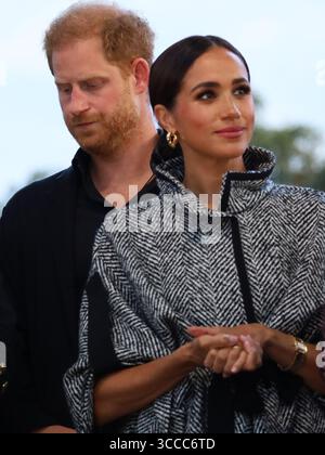 22. September 2023, Santa Barbara, Kalifornien, USA: Prinz Harry und Prinzessin Meghan Markle, der Herzog und die Herzogin von Sussex, befinden sich auf Kevin Costnerâ â Anwesen am Meer und verleihen den Gewinnern des One805 Heart of the Community Award beim One805 Live Concert in Santa Barbara am 22. September 2023, einer jährlichen Spendenaktion in Höhe von mehreren Millionen Dollar, um die Rettungskräfte und die Rettungskräfte des Bezirks Santa Barbara zu unterstützen. Die Organisation wurde 2018 gegründet, während der Erdrutsche von Thomas Fire und Montecito das Gebiet verwüsteten und Tausende von Ersthelfern c Stockfoto