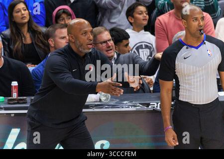 Dezember 2023, Los Angeles, Kalifornien, USA: Cheftrainer, Chauncey Billups von den Portland Trail Blazers während ihres NBA-Spiels gegen die Los Angeles Clippers am Montag, den 11. Dezember 2023 in der Crypto.com Arena in Los Angeles, Kalifornien. Clippers besiegen Trail Blazers, 132-127. JAVIER ROJAS/PI (Foto: © PI via ZUMA Press Wire) Stockfoto