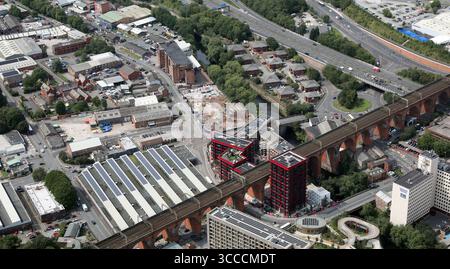 Luftaufnahme des Stadtzentrums von Stockport mit der Gegend westlich des Stockport Viaduct, Greater Manchester Stockfoto