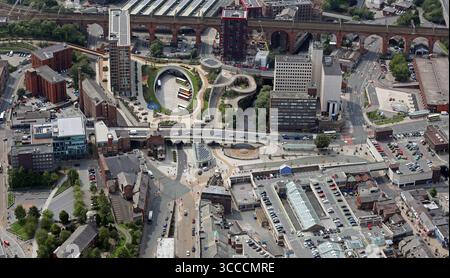 Luftaufnahme des Stadtzentrums von Stockport mit dem neuen Mersey Square Stockport Bus Interchange and Park, Stockport, Manchester Stockfoto