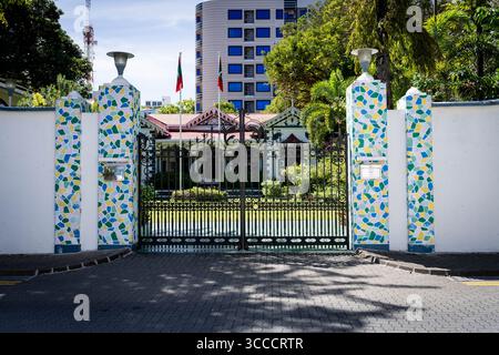 4. Dezember 2023, Bangkok, MalÃ, Malediven: Eine allgemeine Ansicht des Büros des Präsidenten, auch bekannt als Mulee-Aage, in MalÃ. Das tägliche Leben in MalÃ, Malediven, der Hauptstadt des Inselstaates im Indischen Ozean, deren Wirtschaft stark vom Tourismus abhängt. Die Bevölkerung des Landes umfasst viele ausländische Staatsangehörige, die aus Nationen weltweit arbeiten, darunter die Philippinen, Myanmar, Sri Lanka und Indien. die Bevölkerung ist überwiegend muslimisch. (Kreditbild: © Matt Hunt/ZUMA Press Wire) Stockfoto