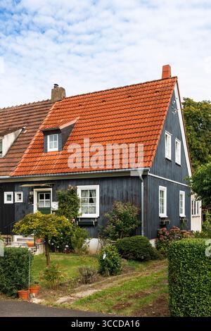 Häuser in der finnischen Siedlung (Finnensiedlung) im Kölner Hoehenhaus. Die Wohnsiedlung, komplett als gebaut Stockfoto