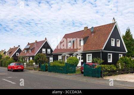 Häuser in der finnischen Siedlung (Finnensiedlung) im Kölner Hoehenhaus. Die Wohnsiedlung, komplett als gebaut Stockfoto