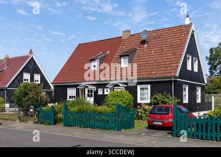 Häuser in der finnischen Siedlung (Finnensiedlung) im Kölner Hoehenhaus. Die Wohnsiedlung, komplett als gebaut Stockfoto