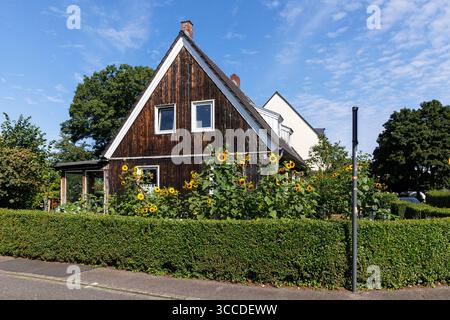 Häuser in der finnischen Siedlung (Finnensiedlung) im Kölner Hoehenhaus. Die Wohnsiedlung, komplett als gebaut Stockfoto