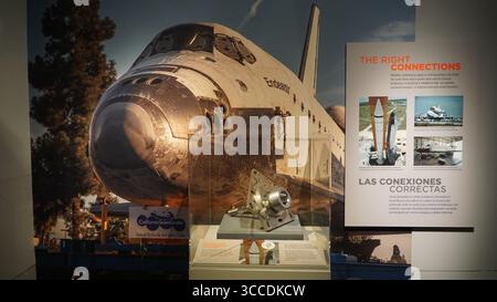 Ausstellung des Space Shuttle Endeavour und der zugehörigen Hardware im California Science Center, Los Angeles, Kalifornien, USA Stockfoto
