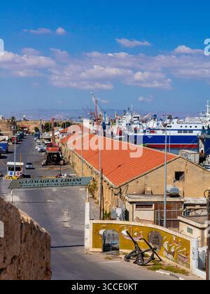 Blick auf den Hafen von Famagusta in der Türkischen Republik Nordzypern im östlichen Mittelmeer. Stockfoto