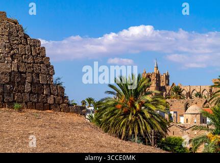 Blick über die historische Stadt Famagusta in der Türkischen Republik Nordzypern im östlichen Mittelmeer. Stockfoto