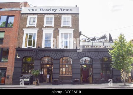 London, Großbritannien. August 2025. Außenansicht des Hawley Arms Pub in Camden. Quelle: Vuk Valcic/Alamy Stockfoto