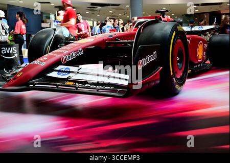 Ferrari Formel-1-Auto. Nahaufnahme. Modellanzeige. Großer Preis Von Ungarn. Vorderansicht. Frontflügel und Reifen. Autorennen. Sport- und Tourismuskonzept Stockfoto