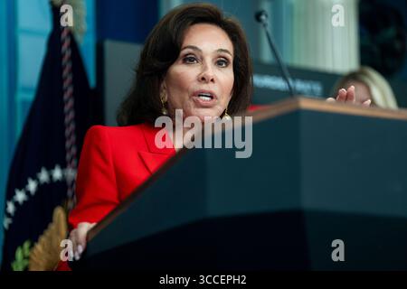 Washington, Usa. August 2025. Jeanine Pirro, Staatsanwältin des District of Columbia, spricht während einer Pressekonferenz im James S. Brady Briefing Room im Weißen Haus in Washington, D.C. am Montag, den 11. August 2025. Trump zitierte Statistiken, dass er die Nationalgarde in DC entsenden werde, um die Kriminalität zu stoppen, da sie "außer Kontrolle" sei. Offizielle DC-Statistiken zeigen, dass die Kriminalität in der Hauptstadt des Landes rückläufig ist und auf einem 30-Jahres-tief liegt. Foto: Bonnie Cash/UPI Credit: UPI/Alamy Live News Stockfoto