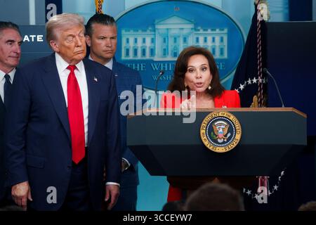 Washington, Usa. August 2025. Jeanine Pirro, Staatsanwältin des District of Columbia, spricht während einer Pressekonferenz im James S. Brady Briefing Room im Weißen Haus in Washington, DC am Montag, den 11. August 2025. Trump zitierte Statistiken, dass er die Nationalgarde in DC entsenden werde, um die Kriminalität zu stoppen, da sie "außer Kontrolle" sei. Offizielle DC-Statistiken zeigen, dass die Kriminalität in der Hauptstadt des Landes rückläufig ist und auf einem 30-Jahres-tief liegt. Foto: Will Oliver/UPI Credit: UPI/Alamy Live News Stockfoto