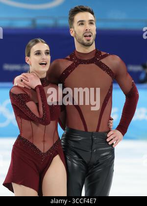 12. FEBRUAR 2022: Gabriella Papadakis und Guillaume Cizeron aus Frankreich skaten während des Eiskunstlaufs im Beiji Stockfoto
