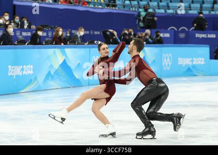 12. FEBRUAR 2022: Gabriella Papadakis und Guillaume Cizeron aus Frankreich skaten während des Eiskunstlaufs im Beiji Stockfoto