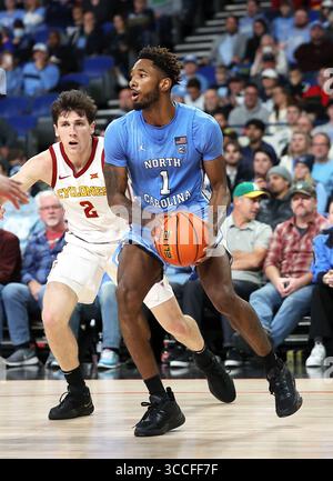 25. November 2022: North Carolina Tar Heels Forward Leaky Black (1) fährt während des PK85 NCAA Basketballspiels zwischen den North Carolina Tarheels und den Iowa State Cyclones im Veterans Memorial Coliseum in Portland, OR, IN Richtung Korb. Larry C. Lawson/CSM (Cal Sport Media via AP Images) (Credit Image: © Larry C. Lawson/CSM via ZUMA Press Wire) Stockfoto