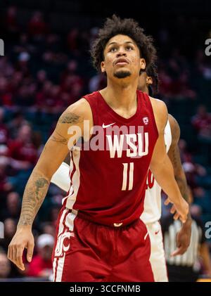 10. Dezember 2022 Las Vegas, NV, USA Washington State Stürmer DJ Rodman (11) betrachtet einen Miss-Freiwurf während des NCAA The Clash Men's Basketball Turniers zwischen UNLV Runnin Rebels und den Washington State Cougars. Die UNLV besiegte Washington State 74-70 in der MGM Grand Garden Arena Las Vegas, NV. Thurman James/CSM (Foto: © Thurman James/CSM via ZUMA Press Wire) Stockfoto