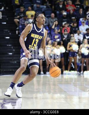 26. November 2022, Chattanooga, Tennessee, USA: Murray State Racers Forward Kenny White Jr. (13) bringt den Ball in die McKenzie Arena, während des NCAA College Basketballspiels der Männer zwischen den Murray State Racers und den UT-Chattanooga MOCs. (Kreditbild: © Frank Mattia/ZUMA Press Wire) Stockfoto