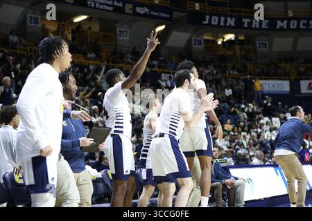26. November 2022, Chattanooga, Tennessee, USA: Die Chattanooga MOCs-Bank reagiert auf einen drei-Punkte-Korb während des NCAA College Basketballspiels der Männer zwischen den Murray State Racers und den UT-Chattanooga MOCs in der McKenzie Arena. (Kreditbild: © Frank Mattia/ZUMA Press Wire) Stockfoto