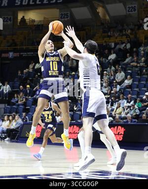 26. November 2022, Chattanooga, Tennessee, USA: Der Murray State Racers-Wachmann Quincy Anderson (10) macht einen Sprungschuss während des NCAA College Basketballspiels der Männer zwischen den Murray State Racers und den UT-Chattanooga MOCs in der McKenzie Arena. (Kreditbild: © Frank Mattia/ZUMA Press Wire) Stockfoto