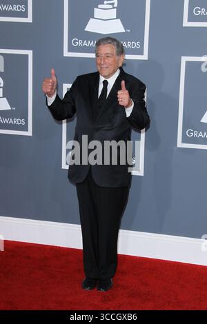 LOS ANGELES, KALIFORNIEN – 12. FEBRUAR: Tony Bennett kommt am 12. Februar 2012 bei den 54. Jährlichen GRAMMY Awards im Staples Center in Los Angeles, Kalifornien, an. Leute: Tony Bennett. (Kreditbild: © SMG via ZUMA Press Wire) Stockfoto
