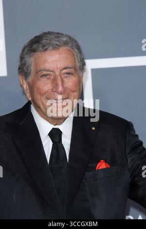 LOS ANGELES, KALIFORNIEN – 12. FEBRUAR: Tony Bennett kommt am 12. Februar 2012 bei den 54. Jährlichen GRAMMY Awards im Staples Center in Los Angeles, Kalifornien, an. Leute: Tony Bennett. (Kreditbild: © SMG via ZUMA Press Wire) Stockfoto