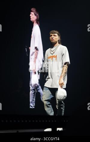 August 2023, Irving, Texas, USA: Irving, Texas, USA: der mexikanische Rapper, Musiker und Sänger Hassan Emilio Kabande Laija, auch bekannt als Peso Pluma, tritt am Samstag, den 12. August 2023 im Pavillon der Toyota Music Factory auf. (Foto: © Javier Vicencio/ZUMA Press Wire) Stockfoto