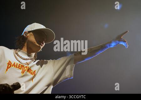 August 2023, Irving, Texas, USA: Irving, Texas, USA: der mexikanische Rapper, Musiker und Sänger Hassan Emilio Kabande Laija, auch bekannt als Peso Pluma, tritt am Samstag, den 12. August 2023 im Pavillon der Toyota Music Factory auf. (Foto: © Javier Vicencio/ZUMA Press Wire) Stockfoto